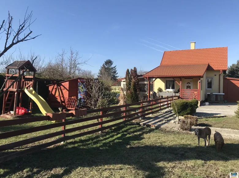 2 room house 80 m² Gyori jaras, Hungary