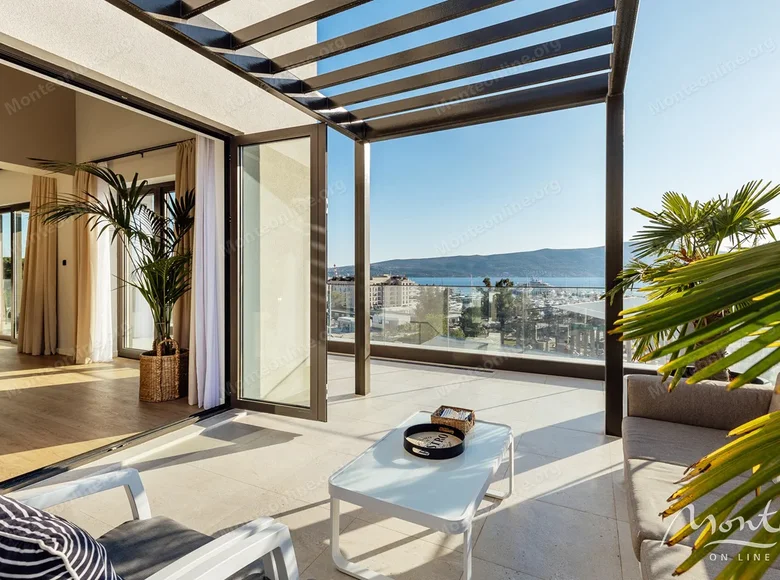 2 bedroom apartment 179 m² Tivat, Montenegro