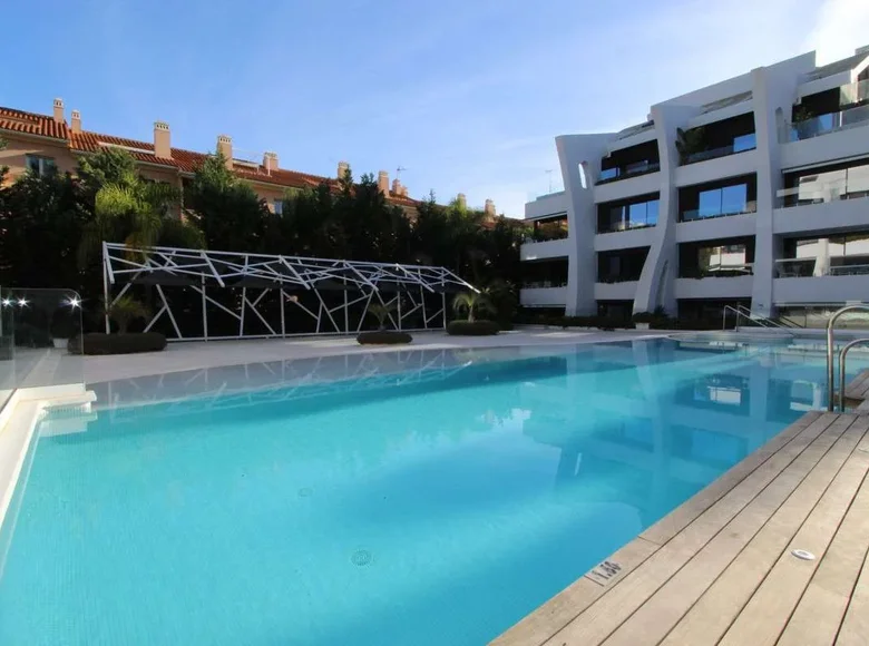 2 bedroom apartment 106 m² Marbella, Spain