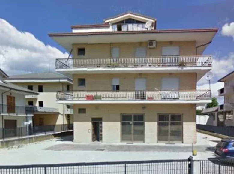Commercial property 420 m² in Terni, Italy