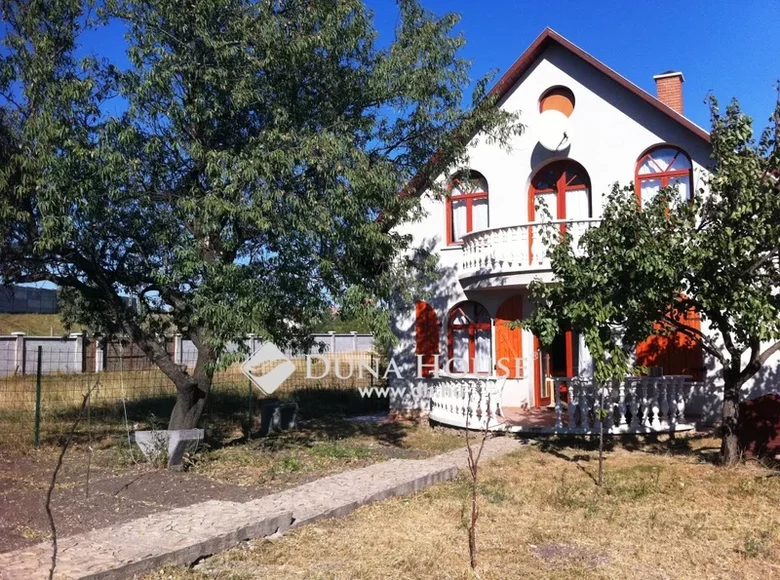 House 260 m² Erd, Hungary