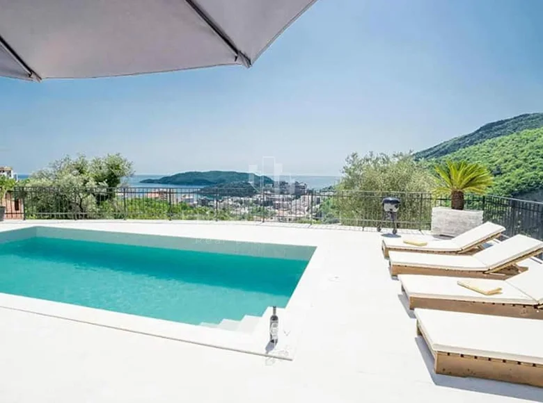 2 bedroom Villa 160 m² Becici, Montenegro