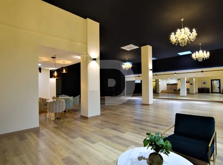 Commercial property 721 m² in Barcelona, Spain