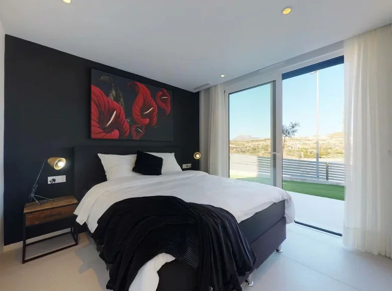 Villa de tres dormitorios 150 m² Muchamiel, España