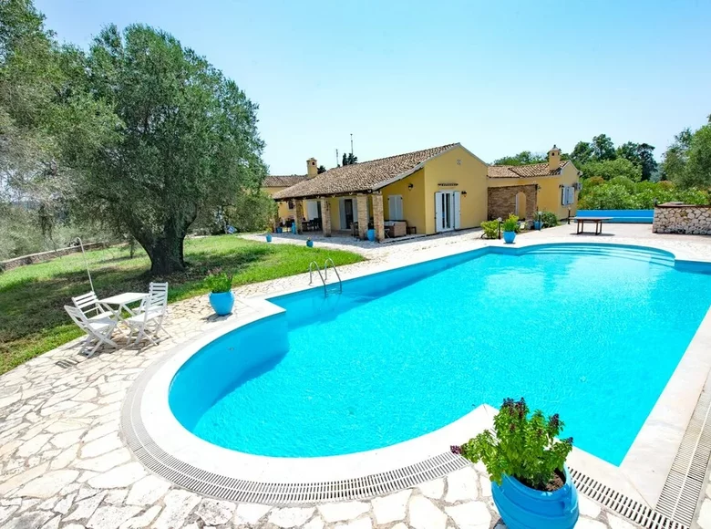 5 bedroom villa 305 m² Gouvia, Greece