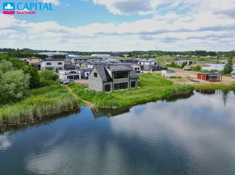 Casa 245 m² Neveronys, Lituania