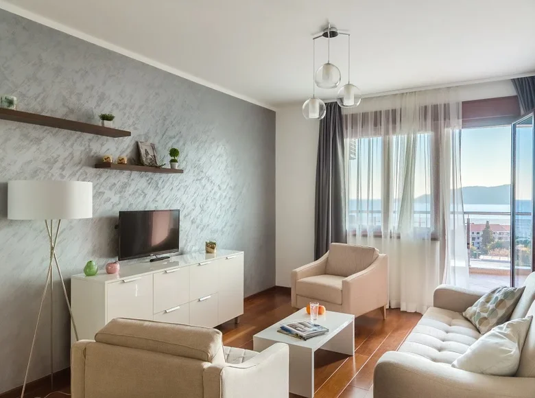 2 bedroom apartment 95 m² Becici, Montenegro