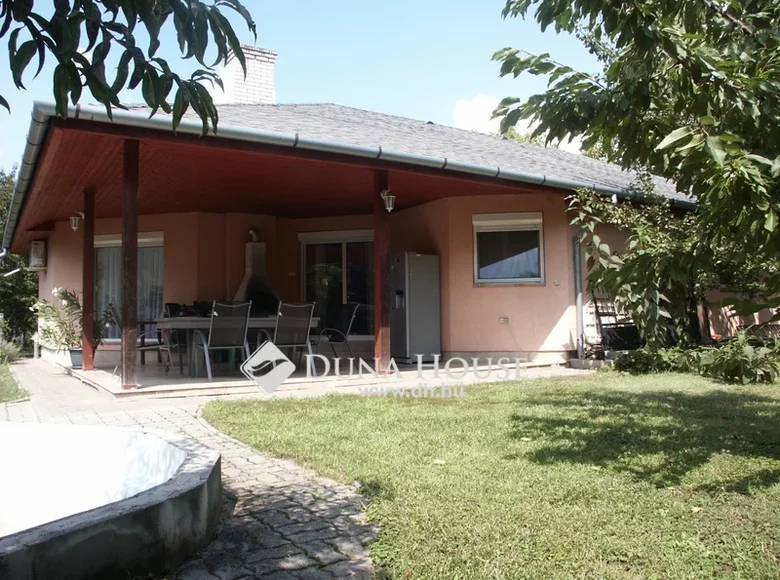 House 150 m² Velence, Hungary