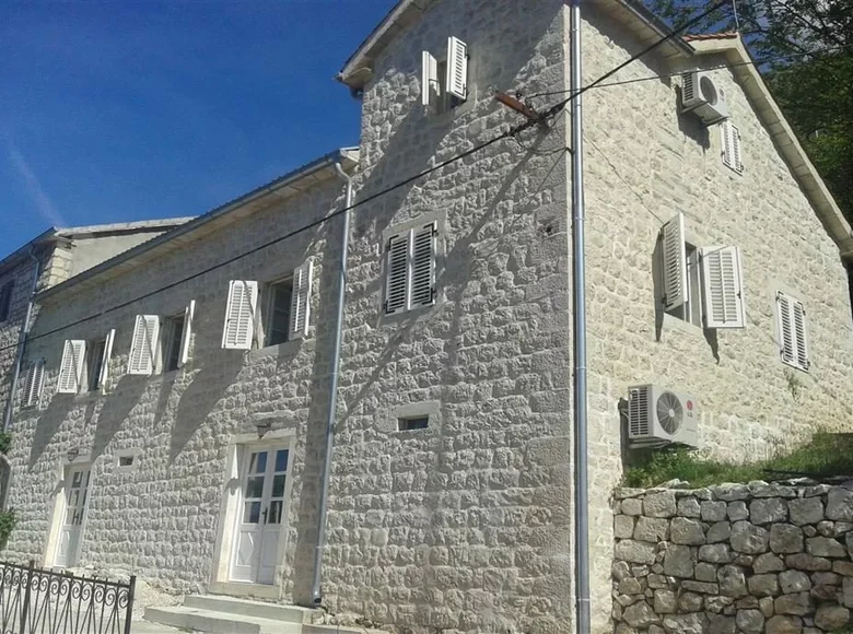 4-Schlafzimmer-Villa 320 m² Stoliv, Montenegro