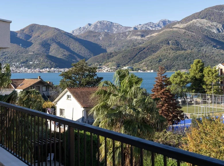 2 bedroom apartment 133 m² Donja Lastva, Montenegro