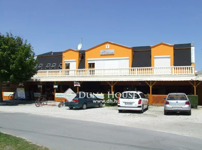 Commercial property 500 m² in Balatonmariafuerdo, Hungary