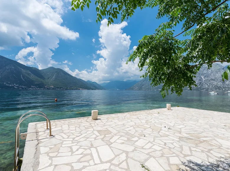 5-Schlafzimmer-Villa 365 m² Dobrota, Montenegro