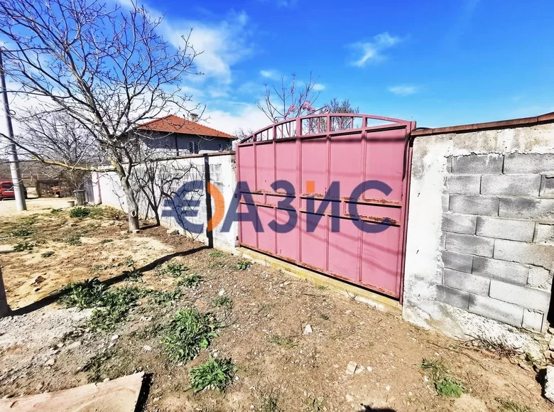 Commercial property 1 000 m² in Poroy, Bulgaria