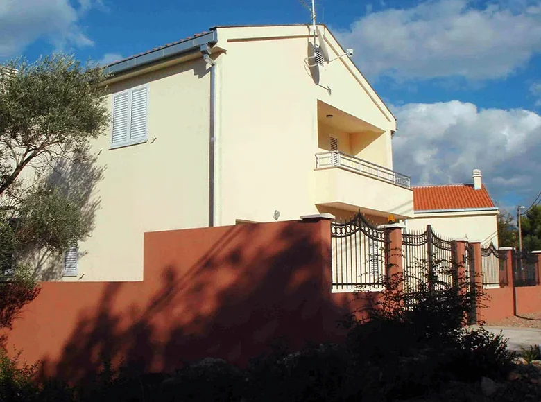 4 bedroom house 209 m² Krasici, Montenegro