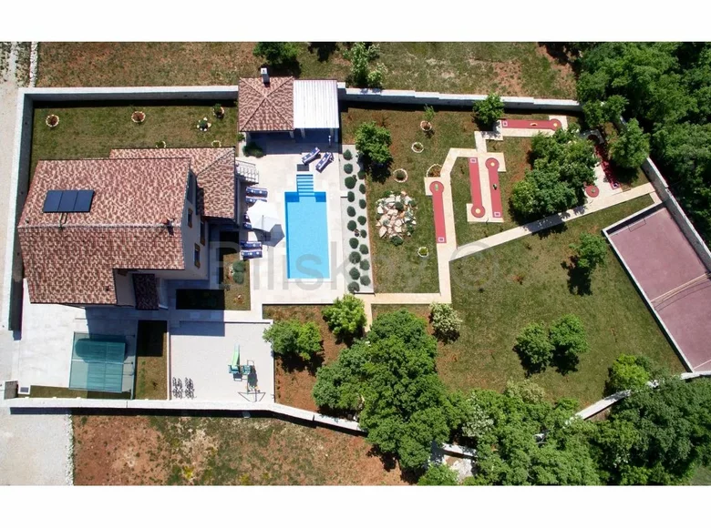 5 room villa 294 m² Stokovci, Croatia