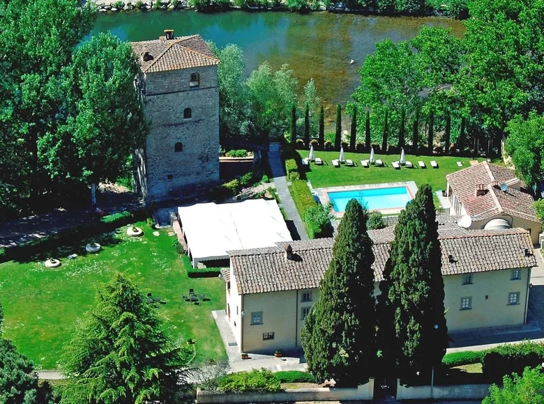 Villa 16 bedrooms 1 525 m² Arezzo, Italy