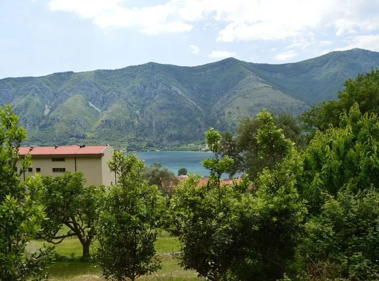 Земельные участки 1 096 м² Доброта, Черногория
