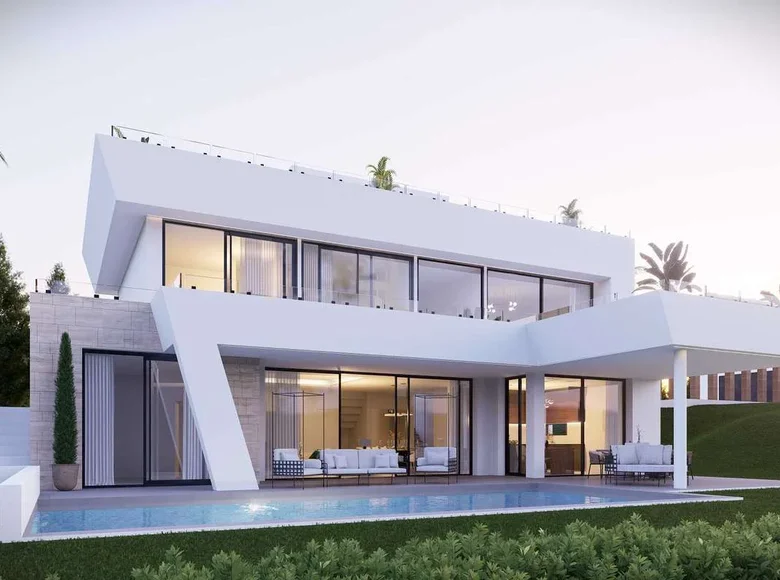 Villa de 4 dormitorios 424 m² Estepona, España