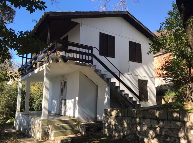 Дом  Круче, Черногория