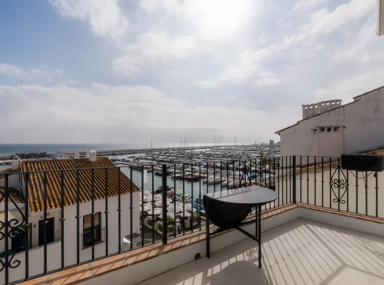 2 bedroom penthouse 111 m² Marbella, Spain