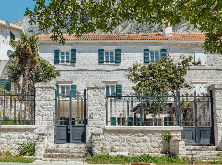 5 bedroom villa 490 m² Kotor, Montenegro