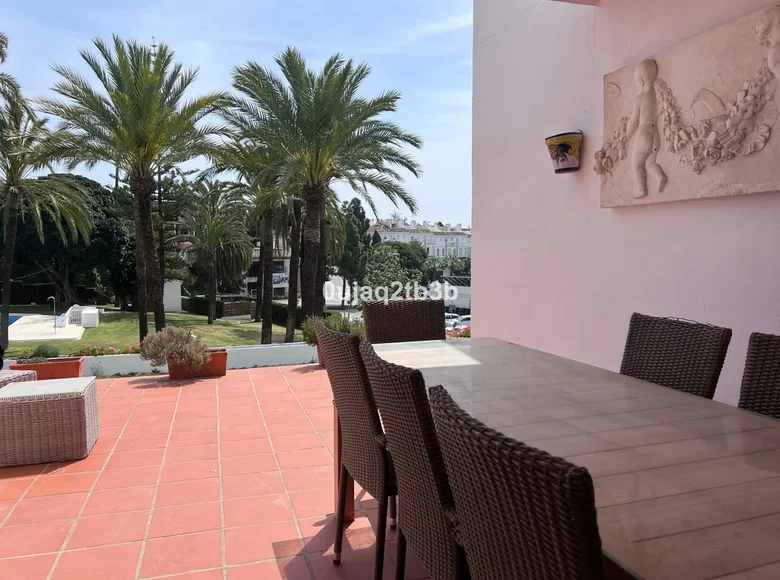 Mieszkanie 4 pokoi 216 m² Marbella, Hiszpania