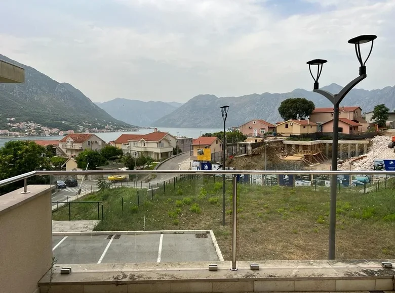 2 bedroom apartment 68 m² Dobrota, Montenegro