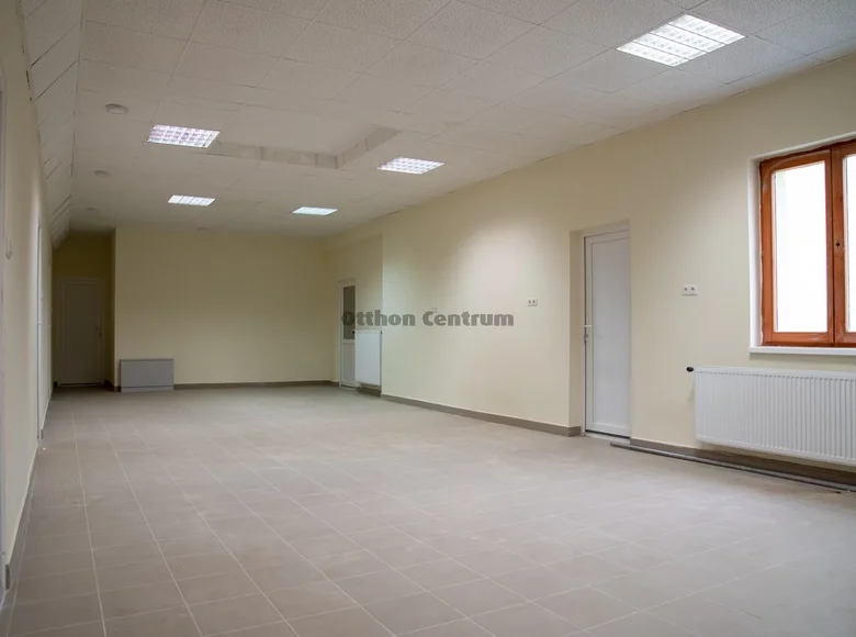 Propiedad comercial 435 m² en Debreceni jaras, Hungría