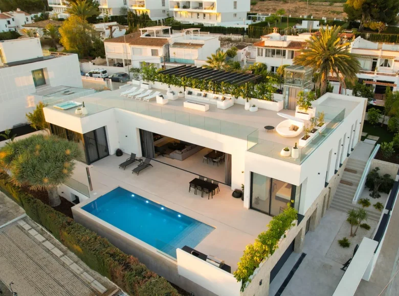 4 bedroom Villa 702 m² l Alfas del Pi, Spain