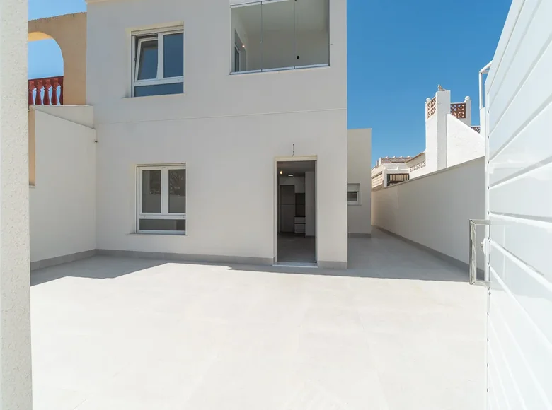 Szeregowiec 4 pokoi 120 m² Torrevieja, Hiszpania