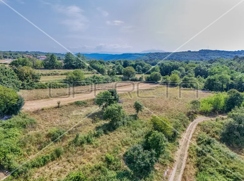 Land 5 669 m² Tinjan, Croatia