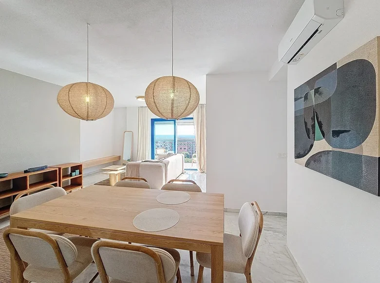 3 bedroom apartment  Estepona, Spain