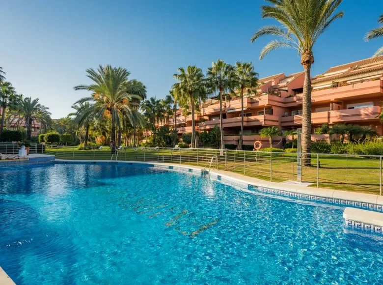 Mieszkanie 3 pokoi 164 m² Marbella, Hiszpania