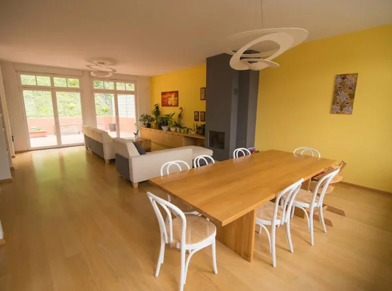 Townhouse 4 bedrooms 304 m² Upravna Enota Ljubljana, Slovenia