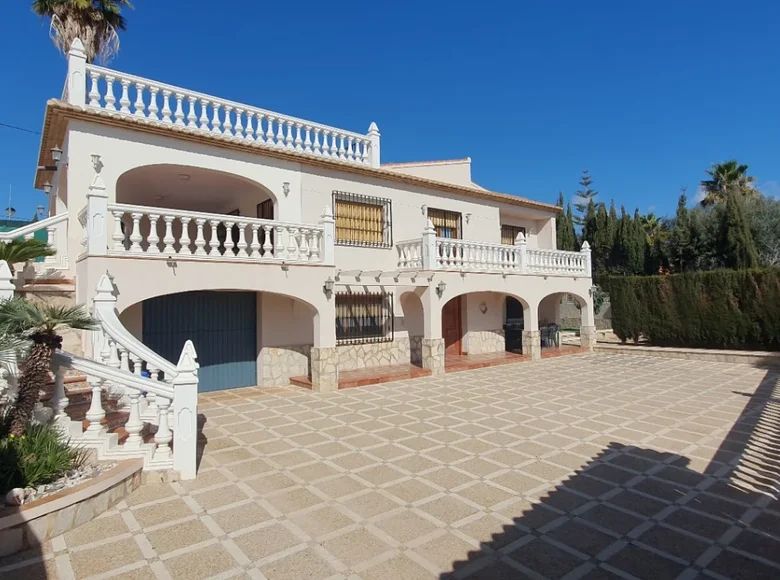 5-Schlafzimmer-Villa 440 m² Calp, Spanien