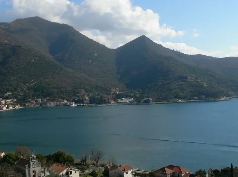 Land 4 000 m² Igalo, Montenegro
