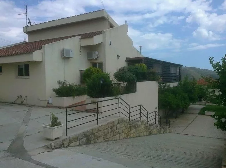 8 bedroom House 500 m² Alassa, Cyprus