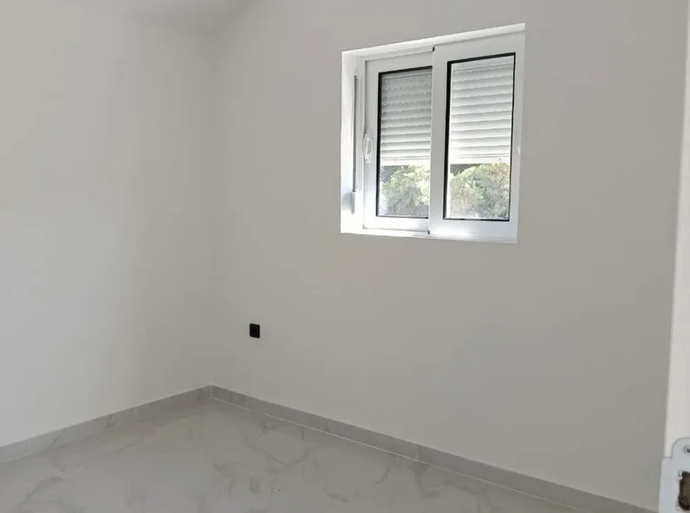 2 bedroom apartment 63 m² Pecurice, Montenegro