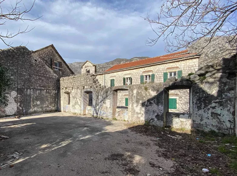 De inversiones 181 m² en Kotor, Montenegro