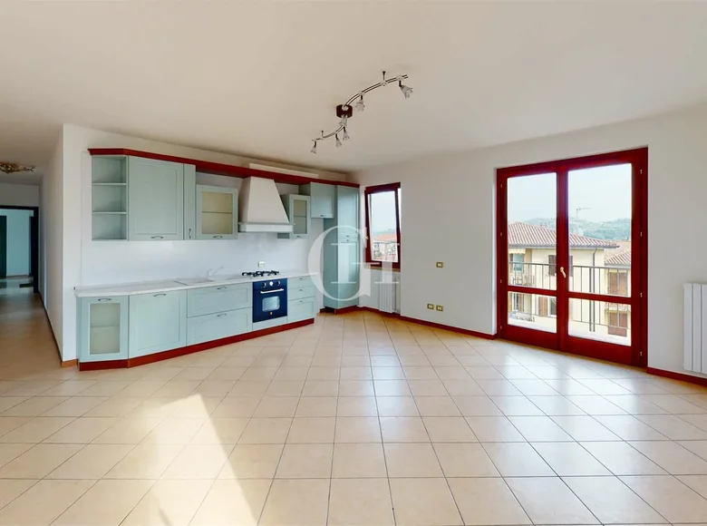 3 bedroom apartment 105 m² Salo, Italy