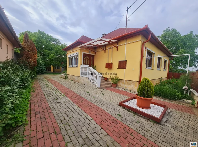 Haus 6 Zimmer 150 m² Neustadt auf dem Heiduckenboden, Ungarn