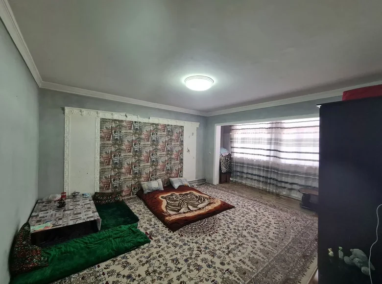 Kvartira 3 xonalar 40 m² Toshkentda