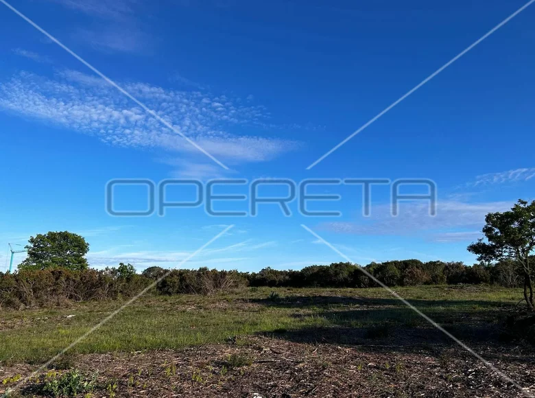 Land 715 m² Sisan, Croatia