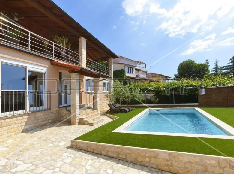 6 room house 438 m² Grad Pula, Croatia