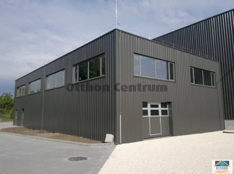 Commercial property 1 950 m² in Ercsi, Hungary