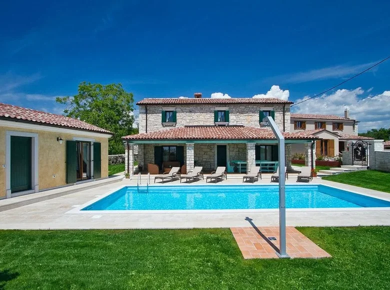 5 bedroom villa 250 m² Porec, Croatia