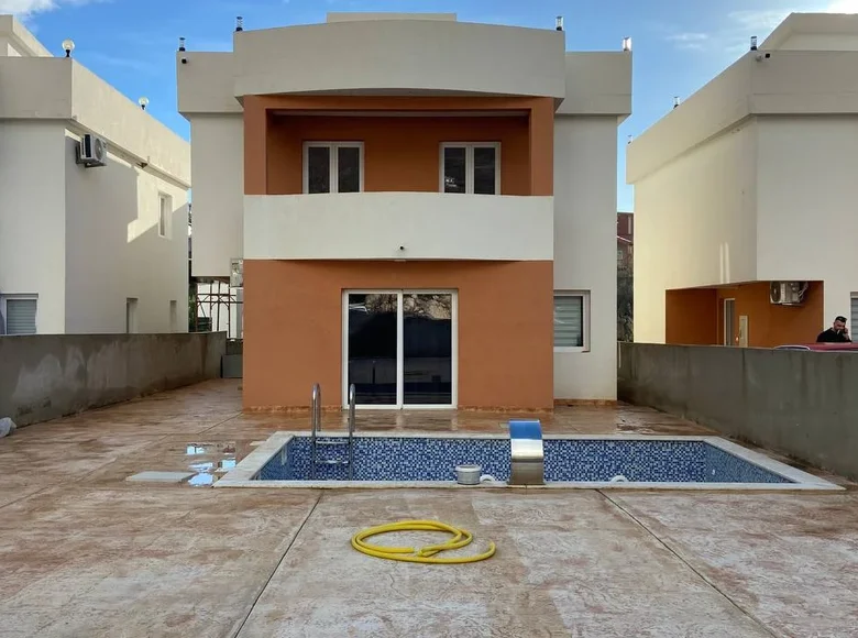 Dom 4 pokoi 170 m² Pecurice, Czarnogóra