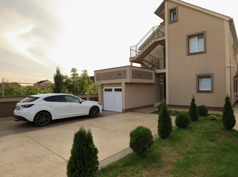4 room house 250 m² in Podgorica, Montenegro