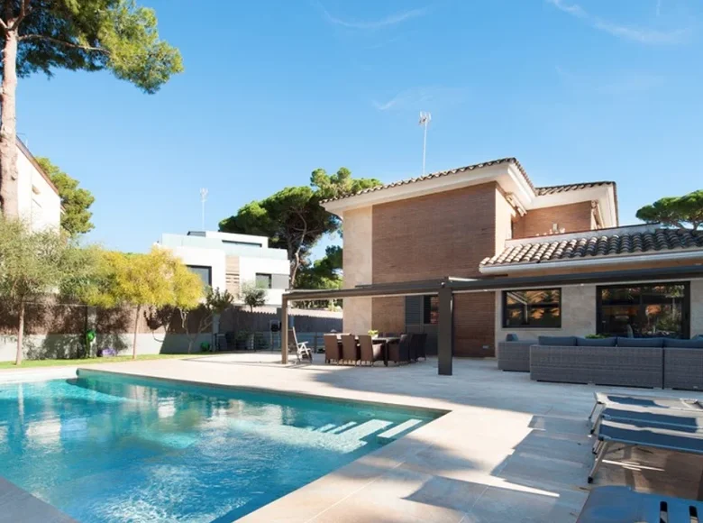 6 bedroom house 388 m² Castelldefels, Spain