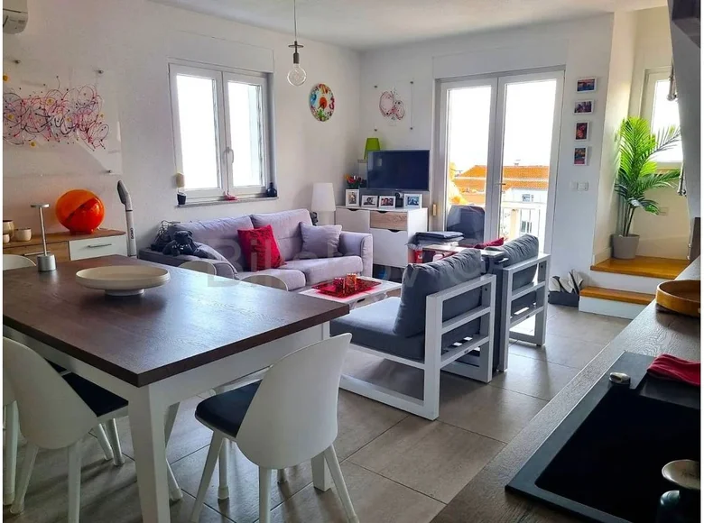 Mieszkanie 4 pokoi 87 m² Okrug Gornji, Chorwacja